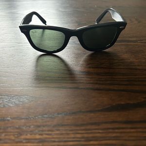 Black Ray-Ban Wayfarer Sunglasses